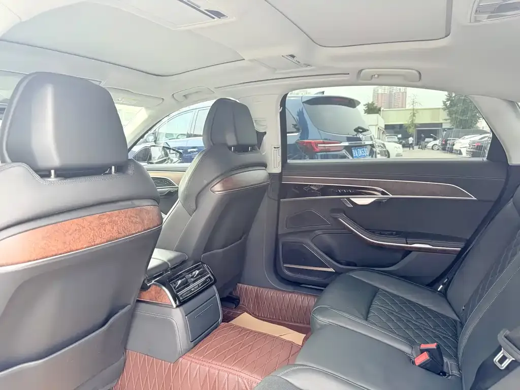 Audi A8 2023 из CN, фото 8