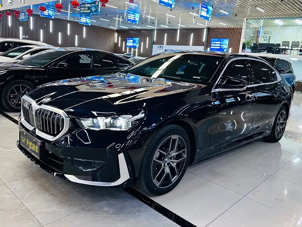 BMW 5 Series — фото 1