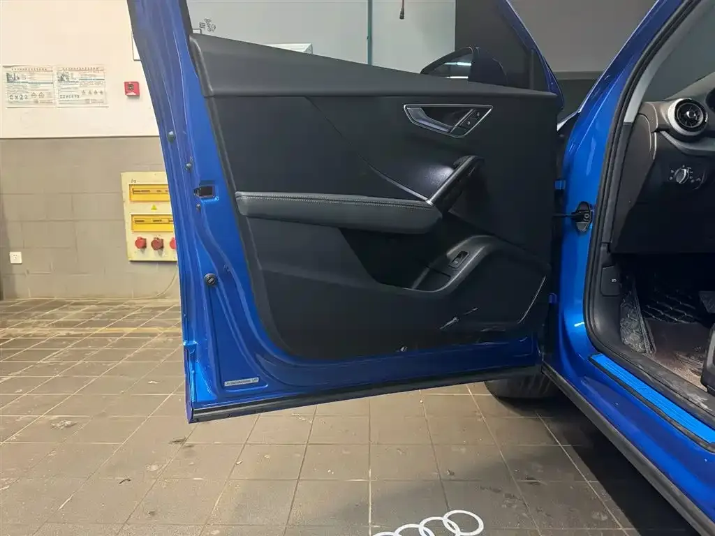 Audi Q2L 2023 из CN, фото 3
