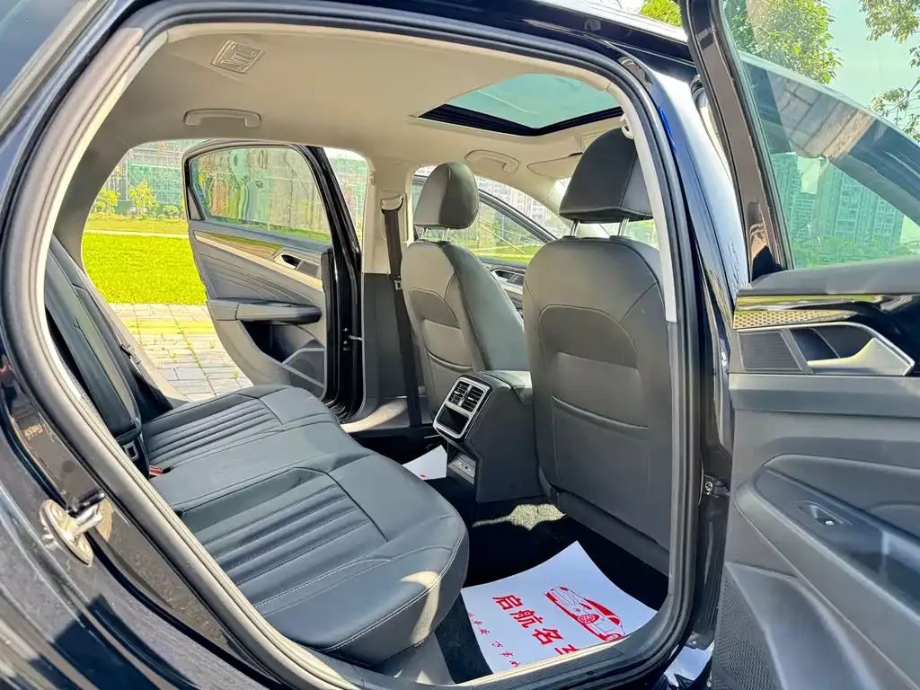 Volkswagen Passat — фото 7