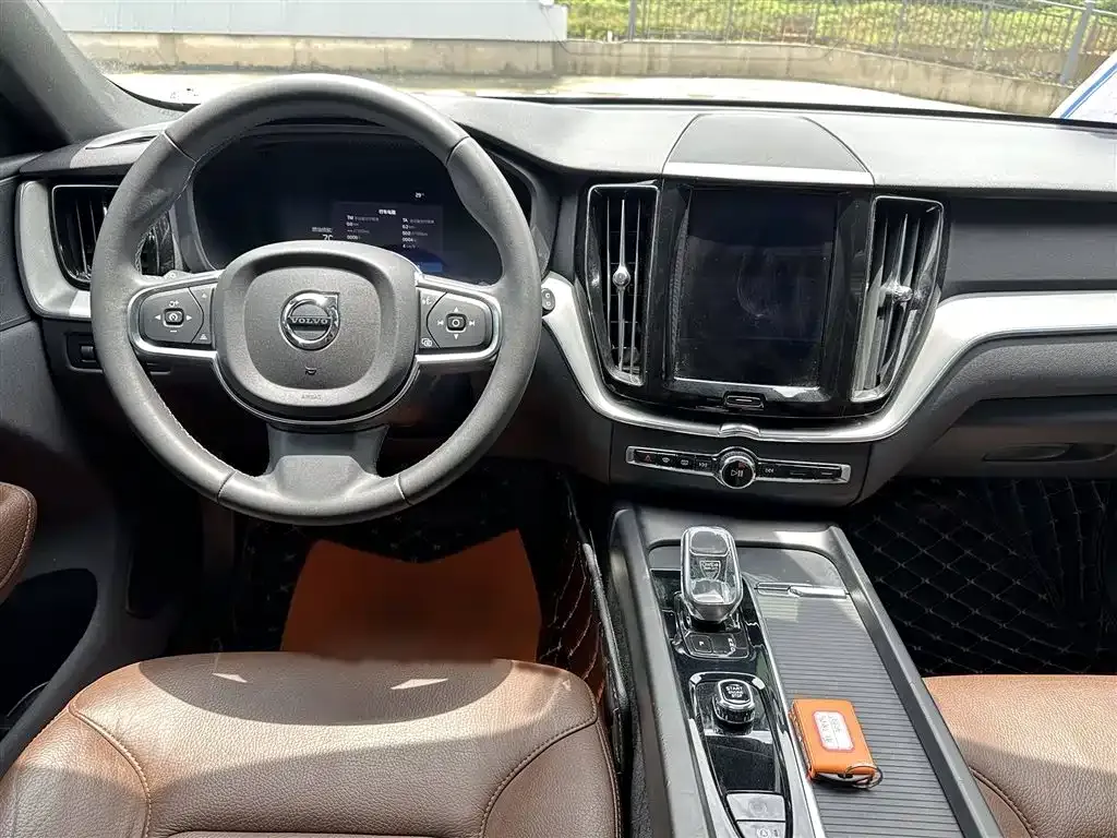 Volvo XC60 2021 из CN, фото 9