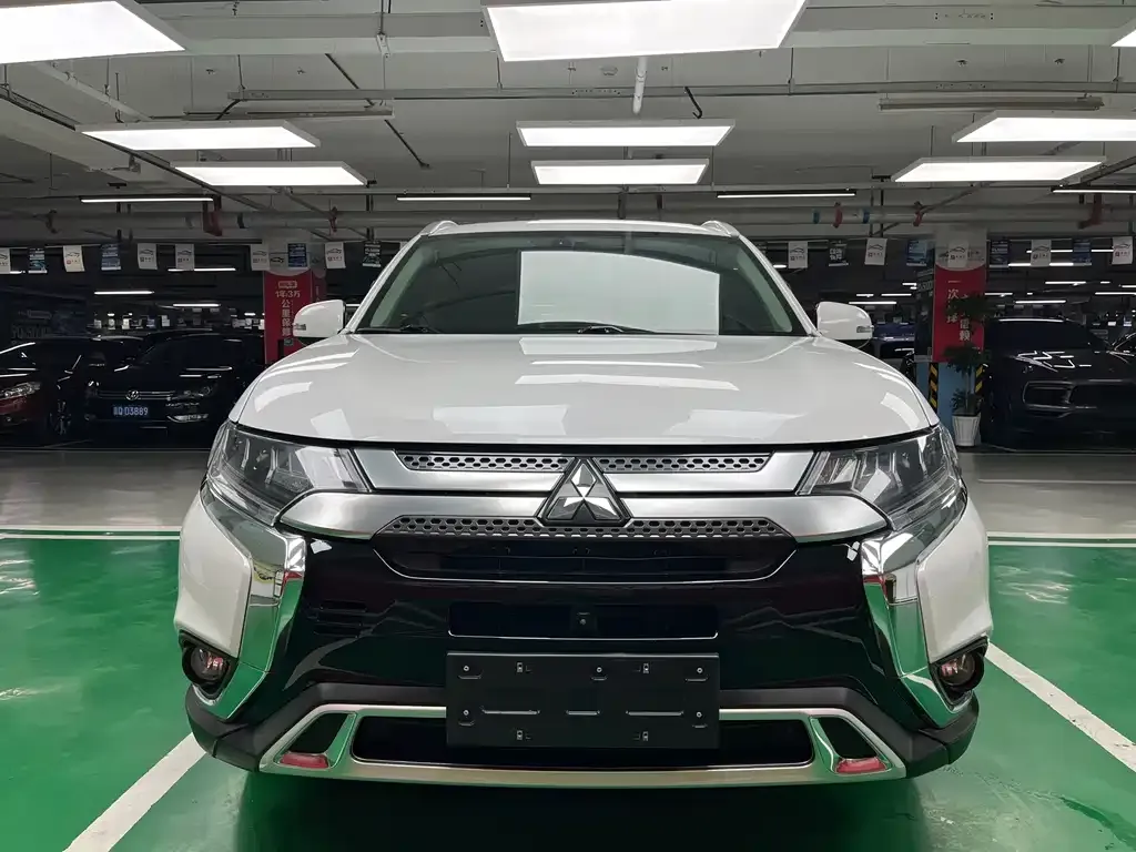 Mitsubishi Outlander 2021 из CN, фото 2