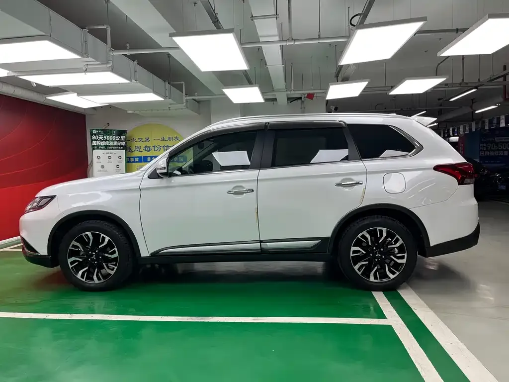 Mitsubishi Outlander 2021 из CN, фото 4