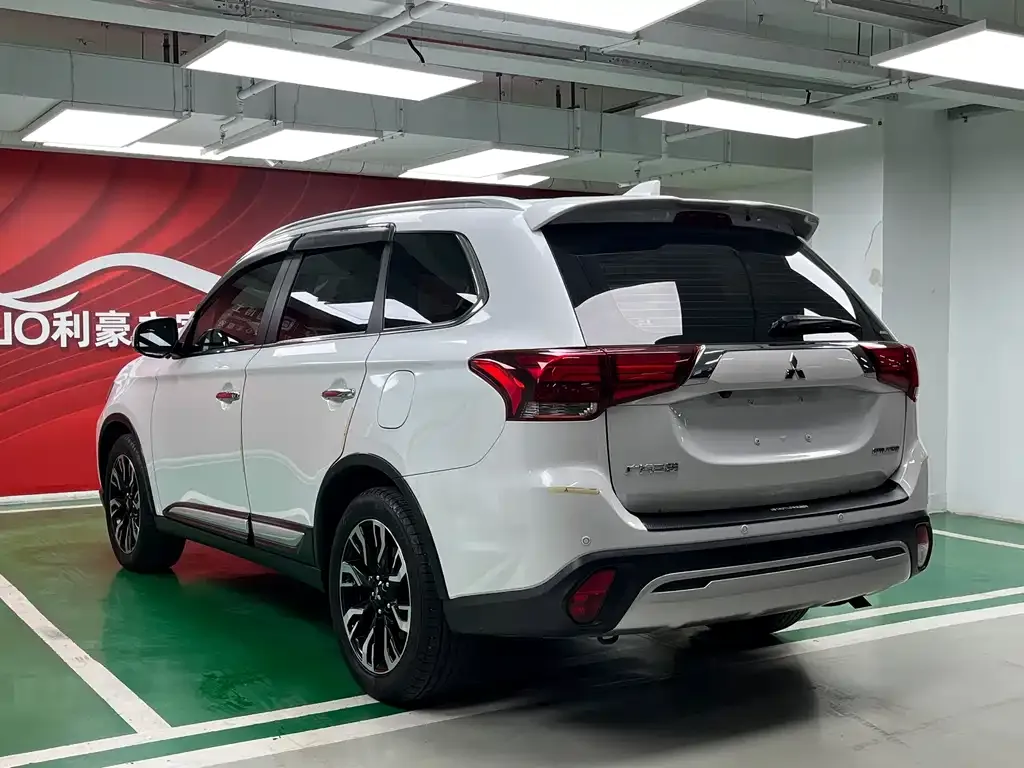 Mitsubishi Outlander 2021 из CN, фото 5