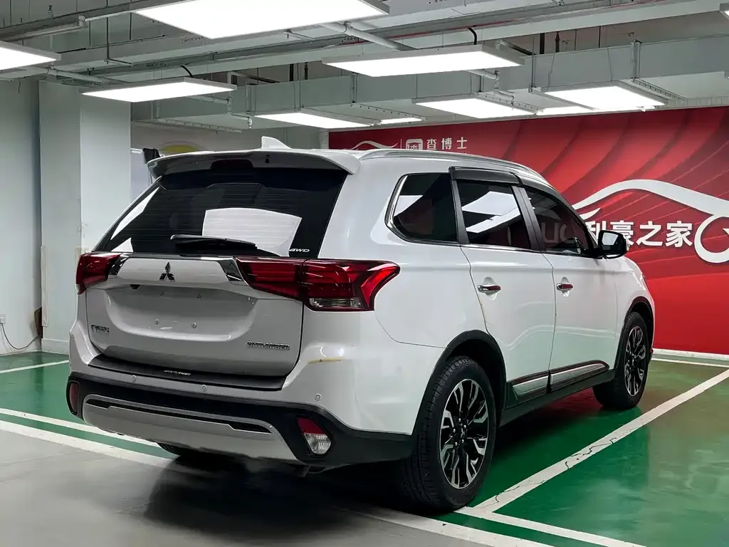Mitsubishi Outlander 2021 из CN, фото 7
