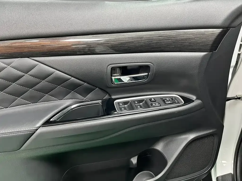 Mitsubishi Outlander 2021 из CN, фото 8