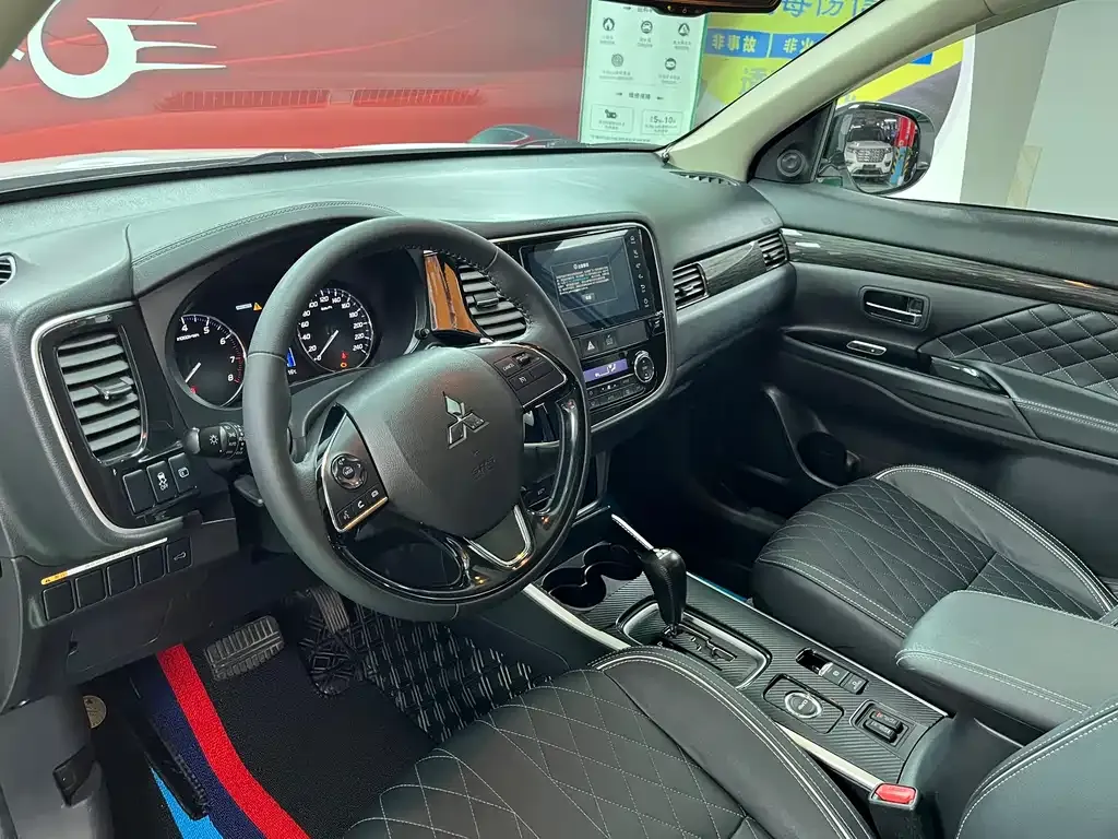 Mitsubishi Outlander 2021 из CN, фото 9