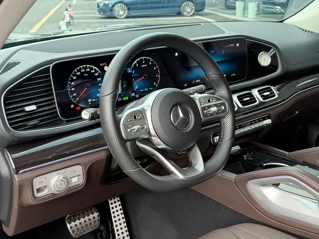 Mercedes-Benz GLS — фото 4