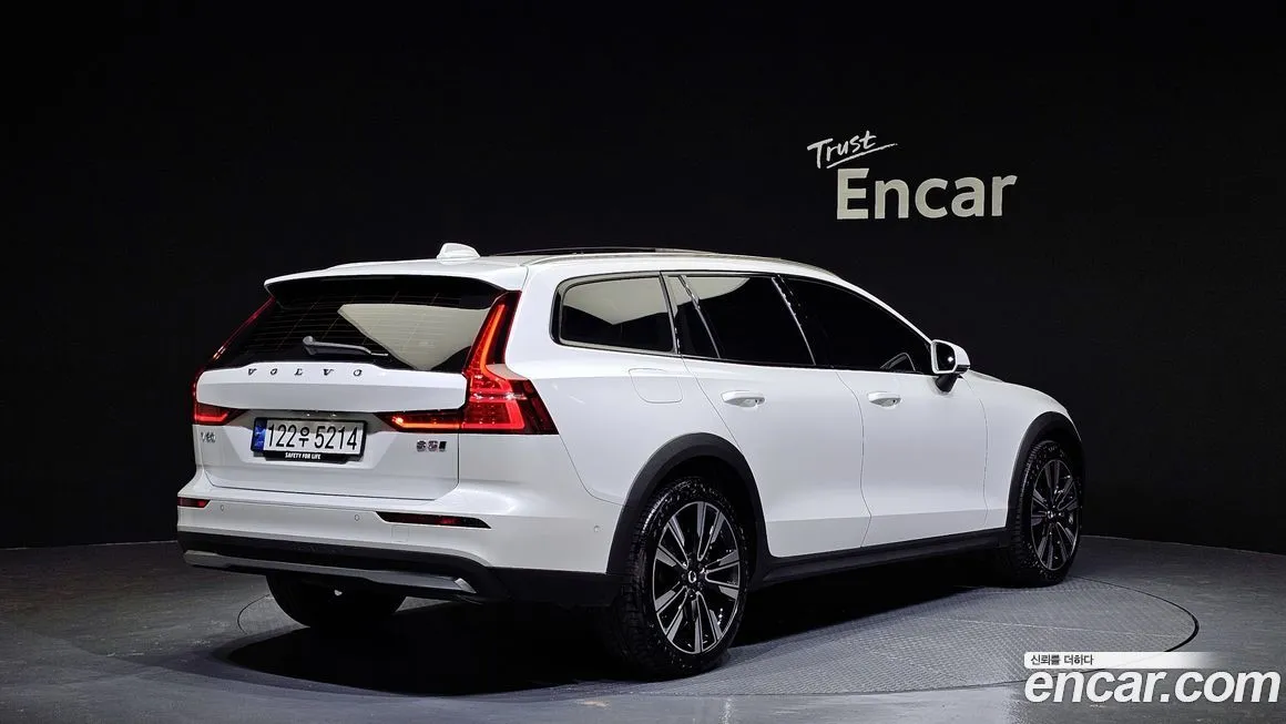 Volvo V60 2025 из KR, фото 2