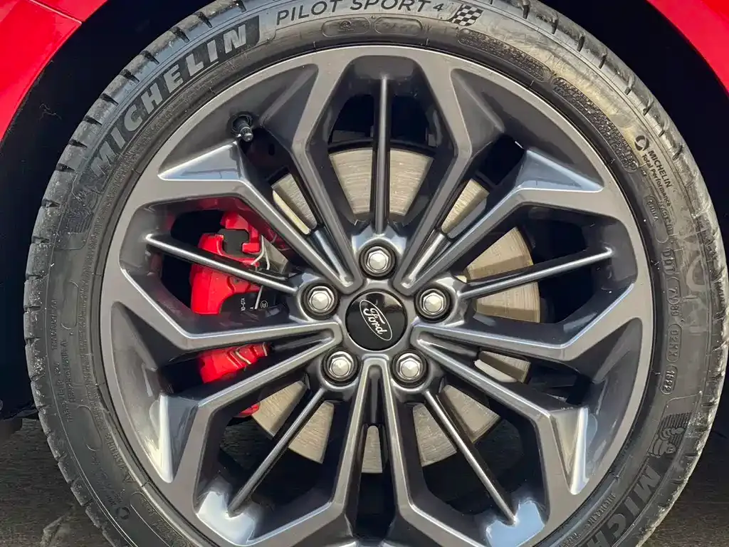 Ford Focus 2023 из CN, фото 10