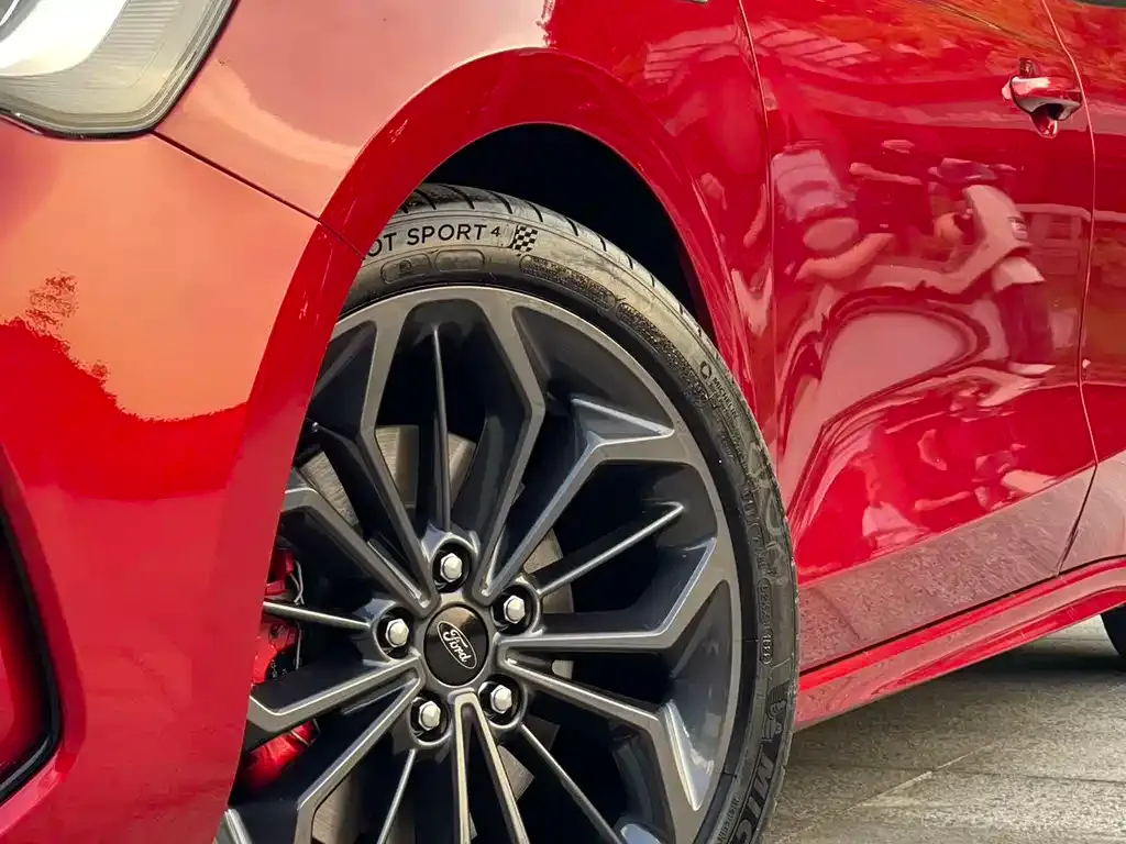Ford Focus 2023 из CN, фото 2