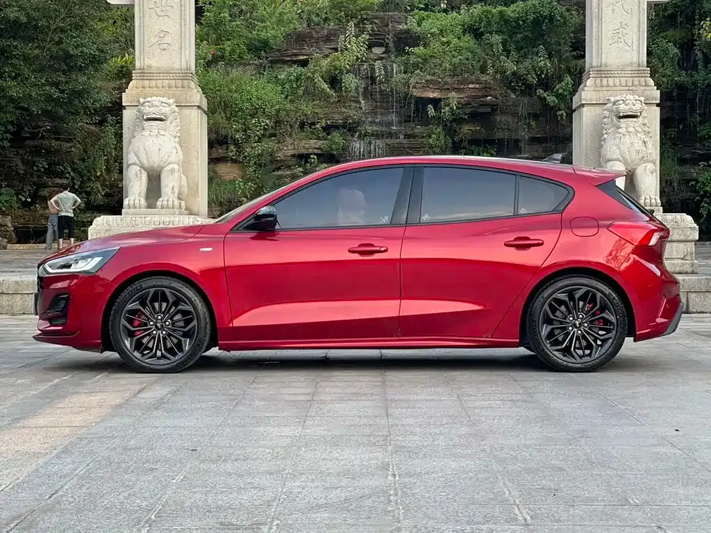 Ford Focus 2023 из CN, фото 6