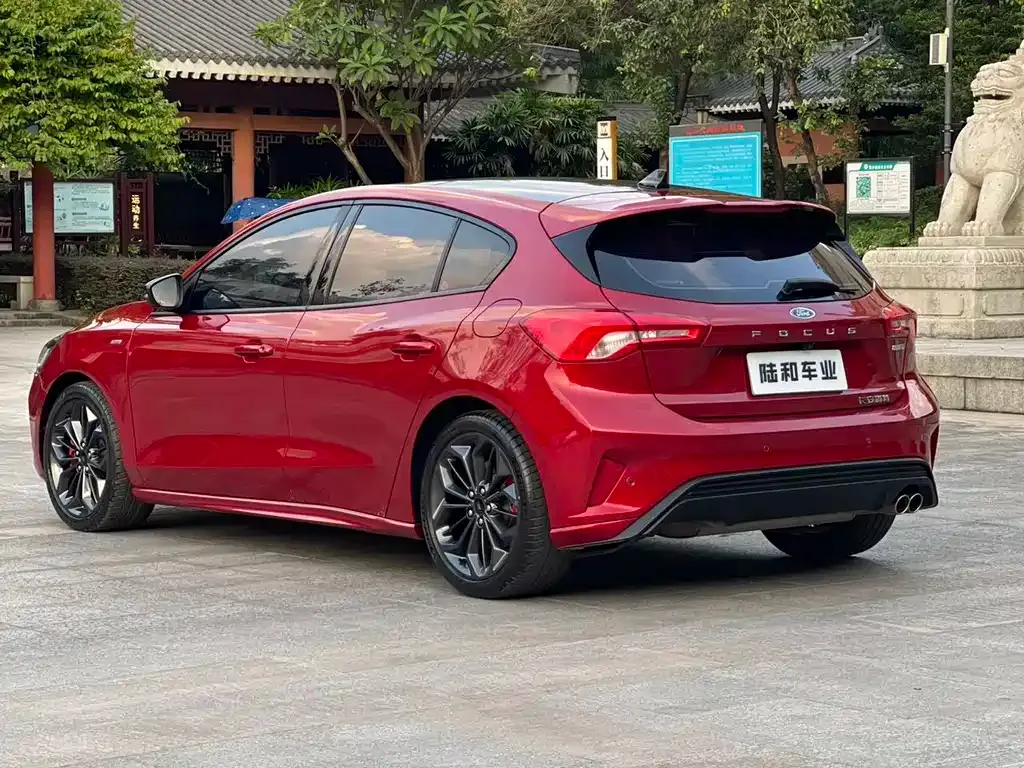 Ford Focus 2023 из CN, фото 7