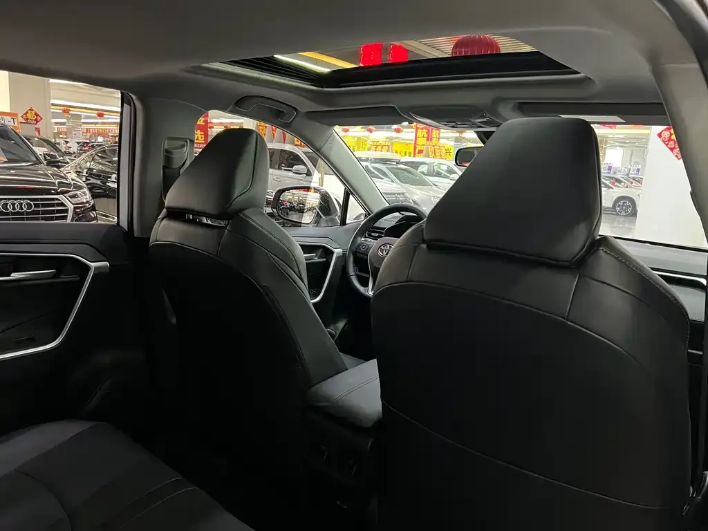 Toyota Wildlander 2023 из CN, фото 9