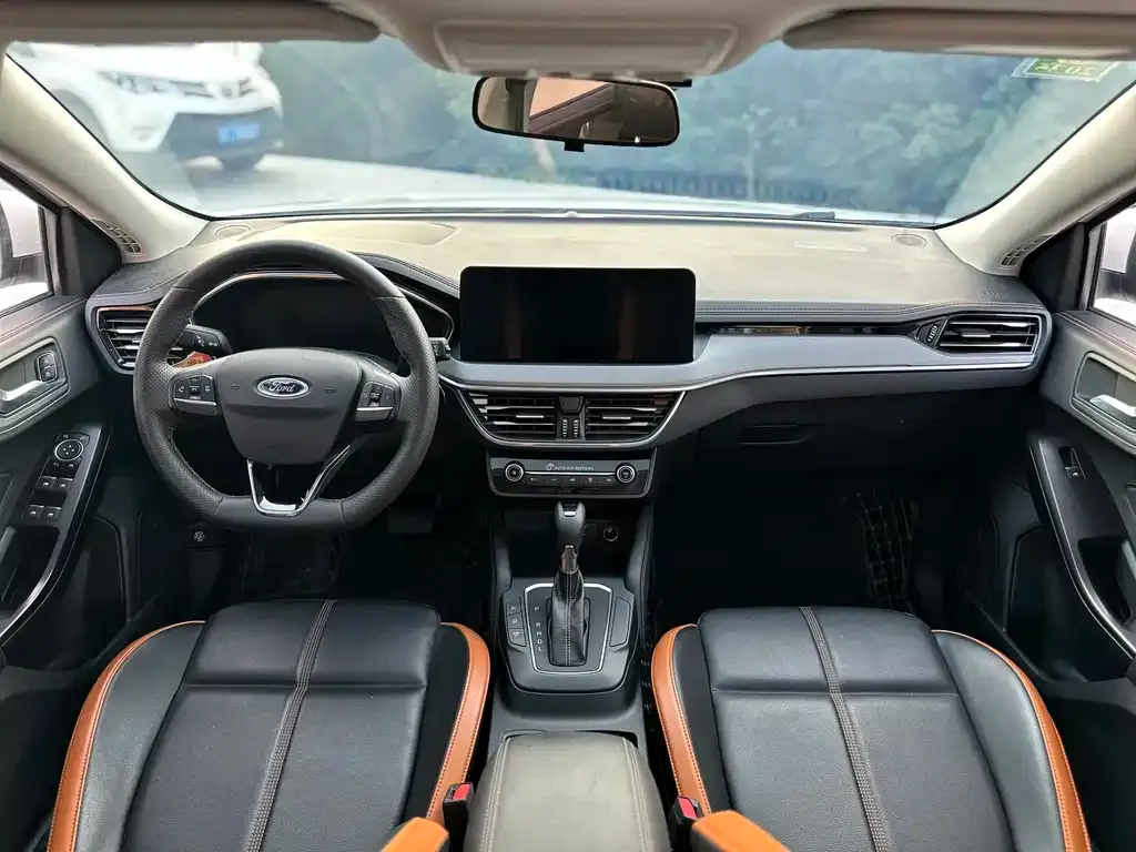 Ford Focus 2023 из CN, фото 10