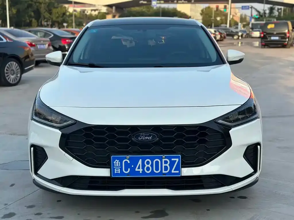 Ford Focus 2023 из CN, фото 2