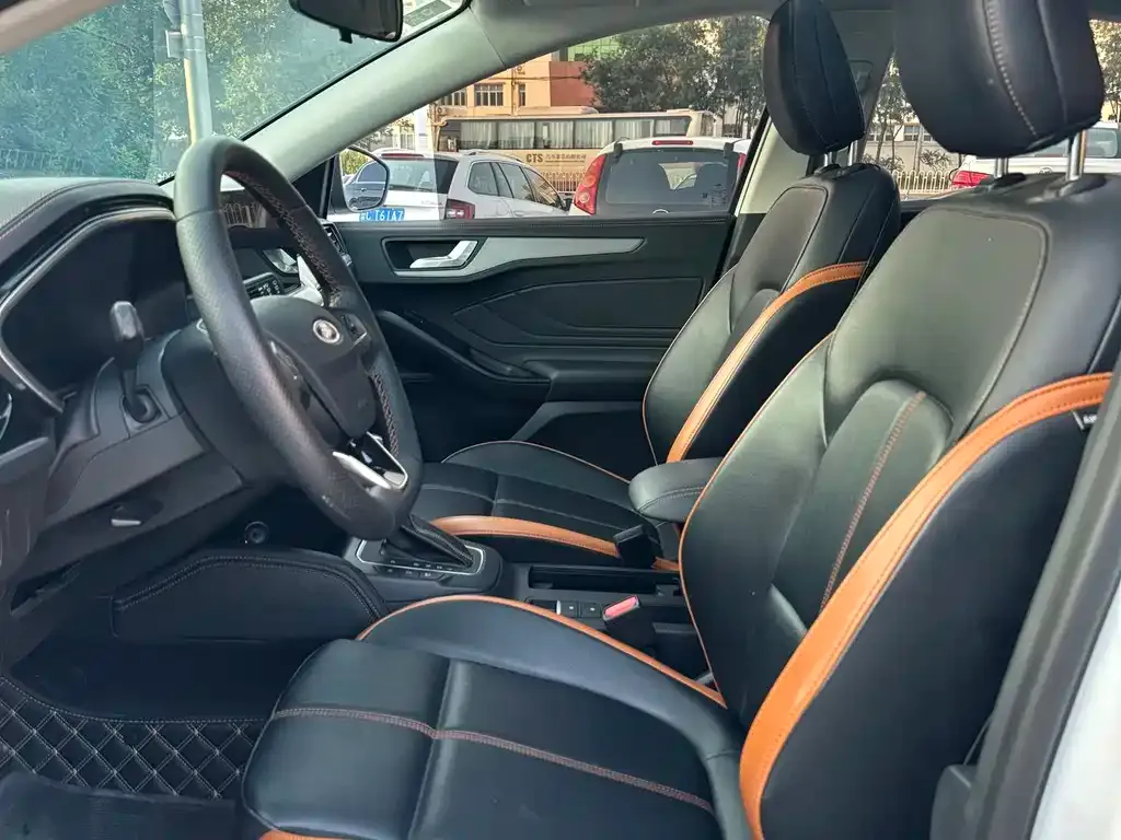 Ford Focus 2023 из CN, фото 6
