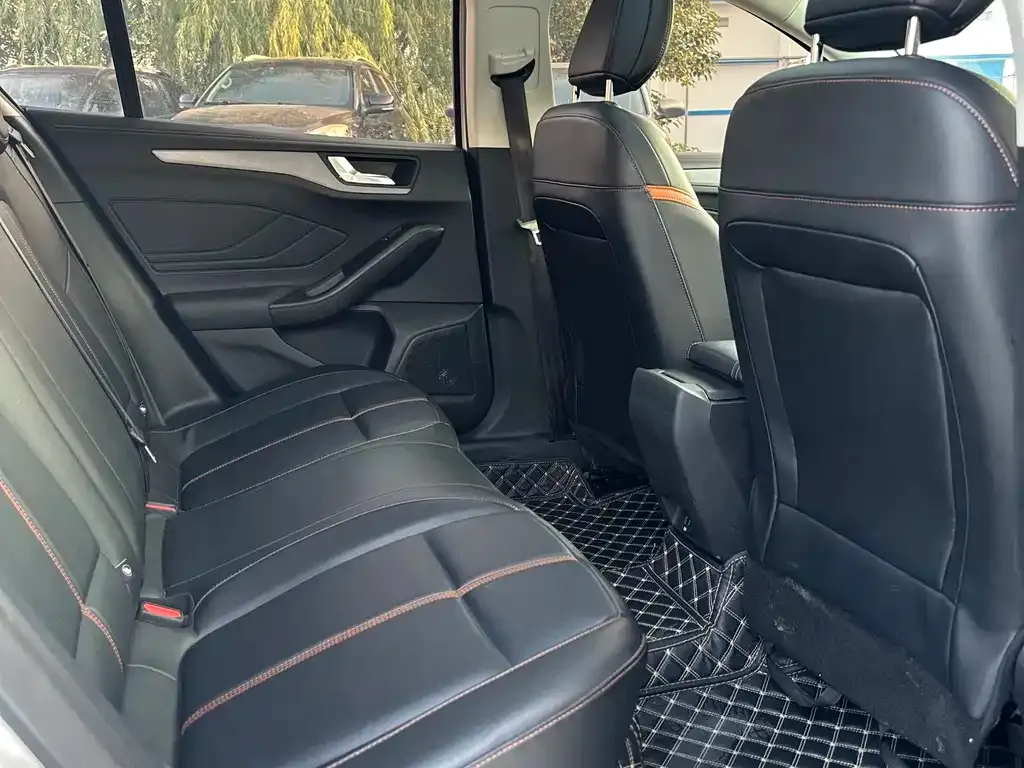 Ford Focus 2023 из CN, фото 8
