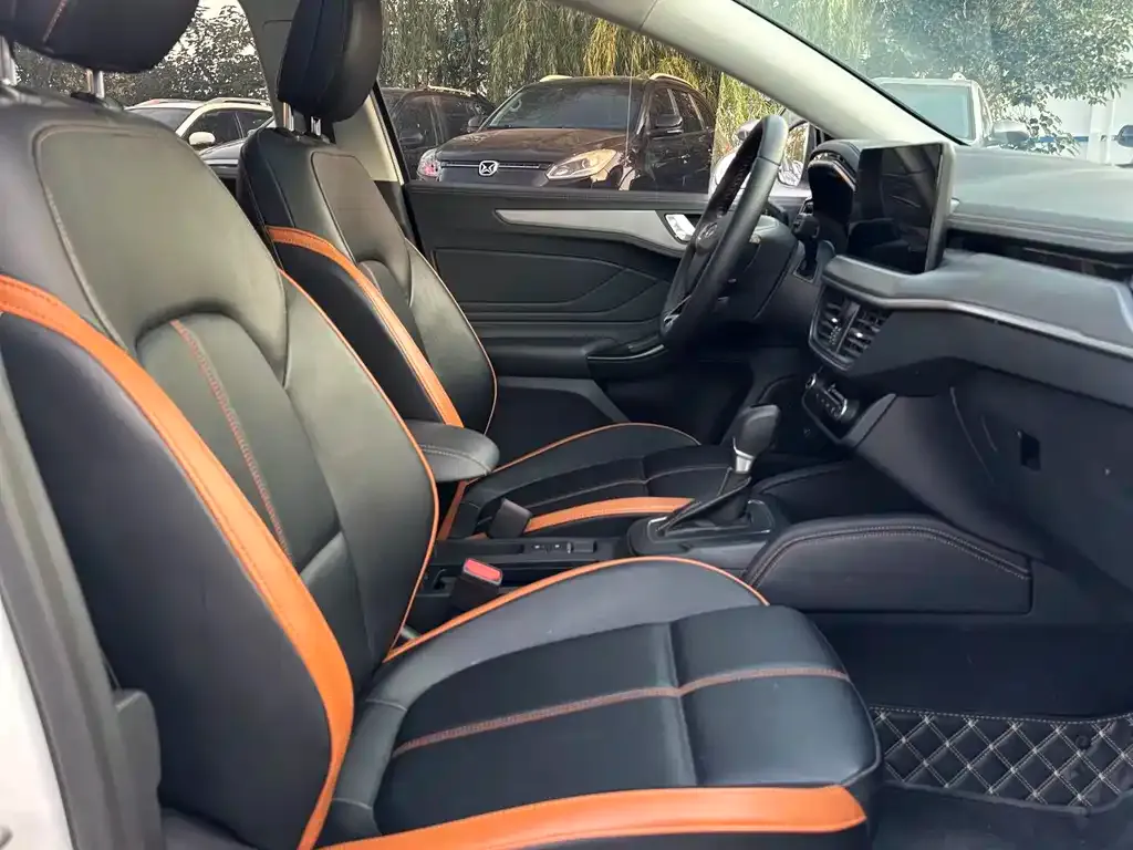 Ford Focus 2023 из CN, фото 9