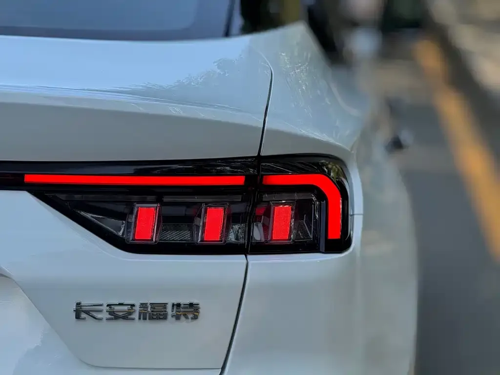 Ford Mondeo 2022 из CN, фото 7