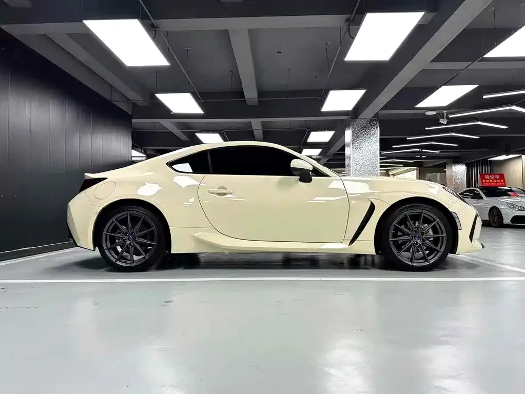 Subaru BRZ 2023 из CN, фото 4