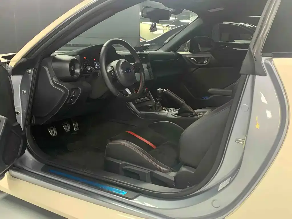 Subaru BRZ 2023 из CN, фото 5