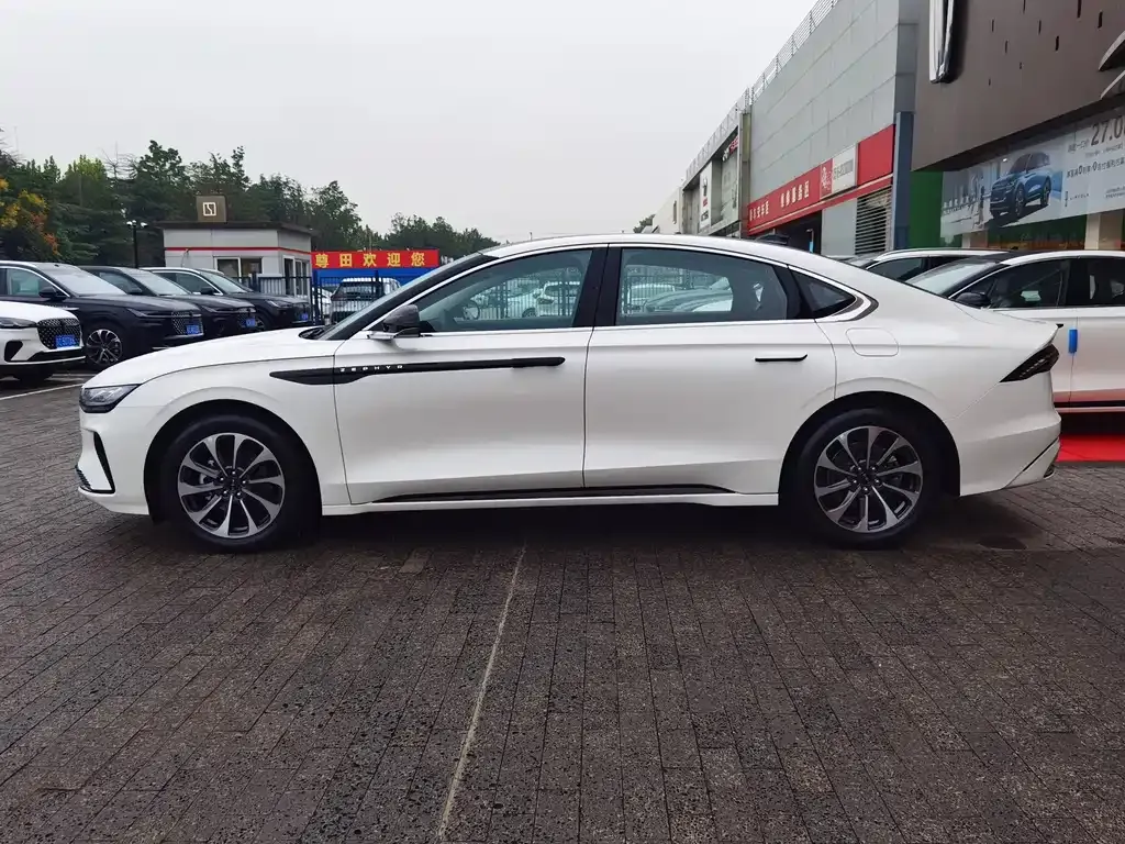 Lincoln Z 2024 из CN, фото 2