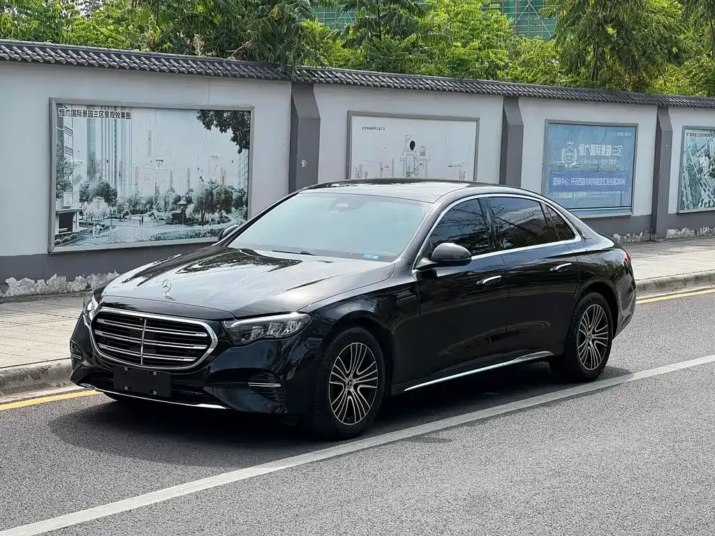 Mercedes-Benz E-Class — фото 2