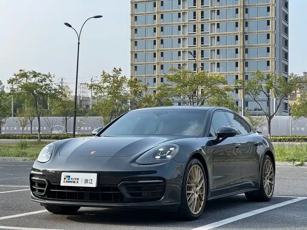 Porsche Panamera — фото 1