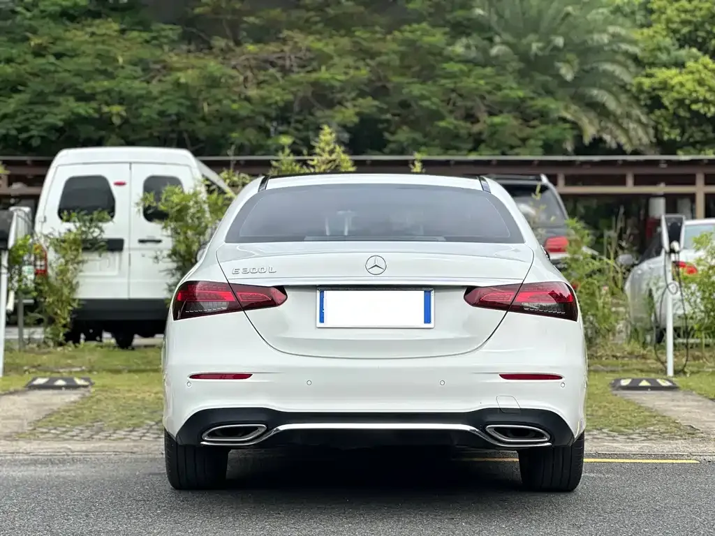 Mercedes-Benz E-Class — фото 5