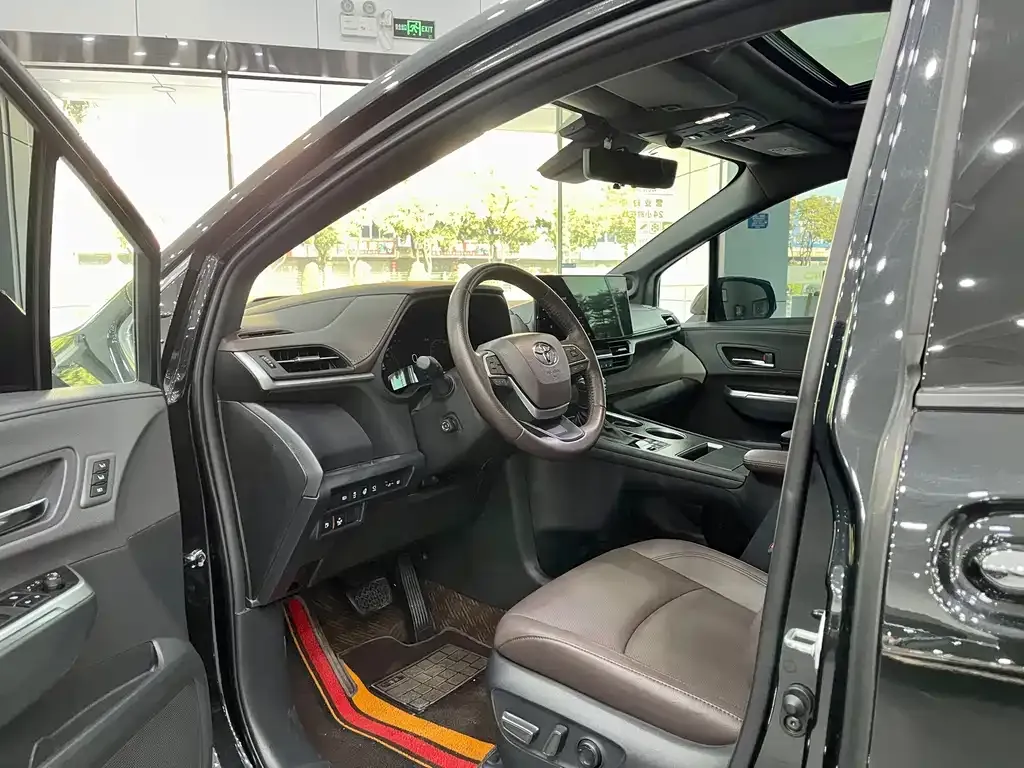Toyota Granvia 2023 из CN, фото 10