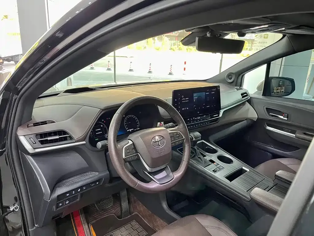 Toyota Granvia 2023 из CN, фото 9