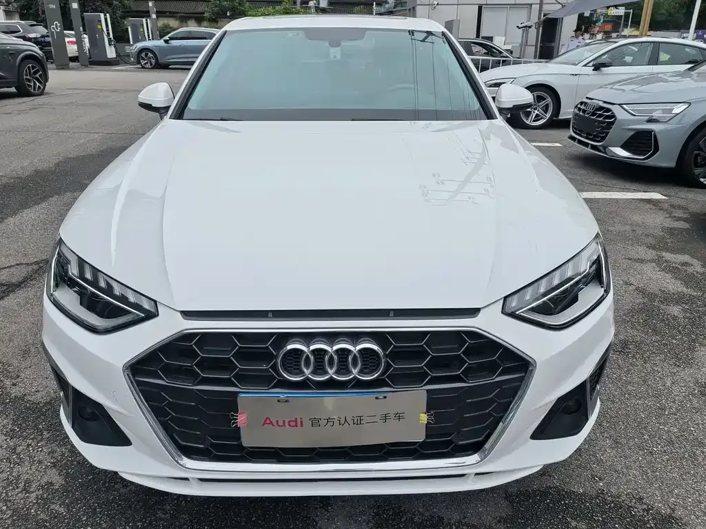 Audi A4L 2021 из CN, фото 3