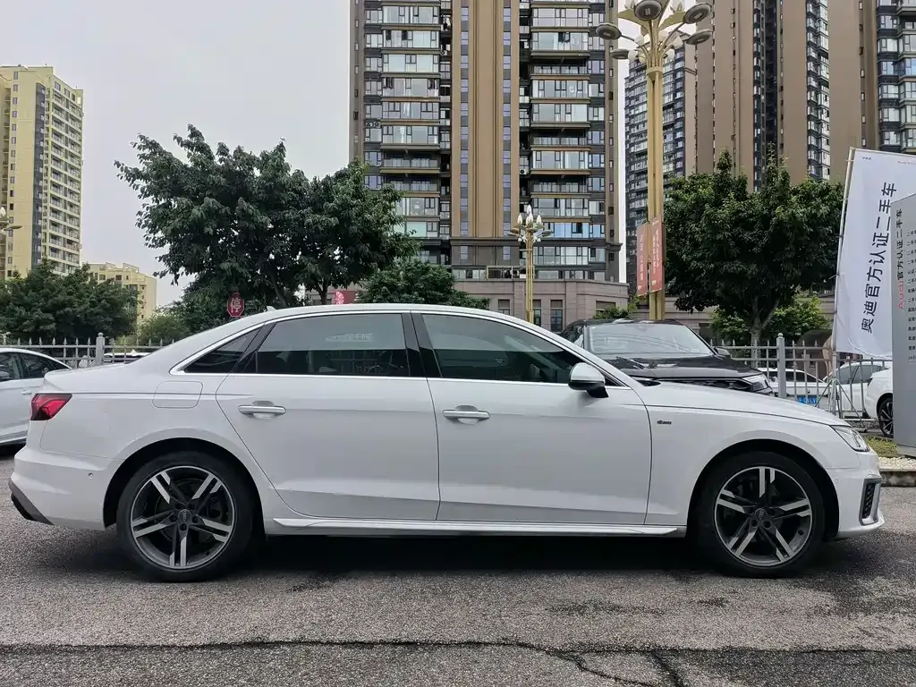 Audi A4L 2021 из CN, фото 4
