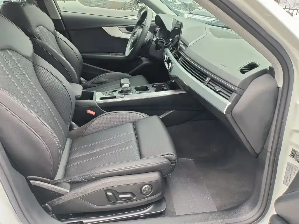 Audi A4L 2021 из CN, фото 7