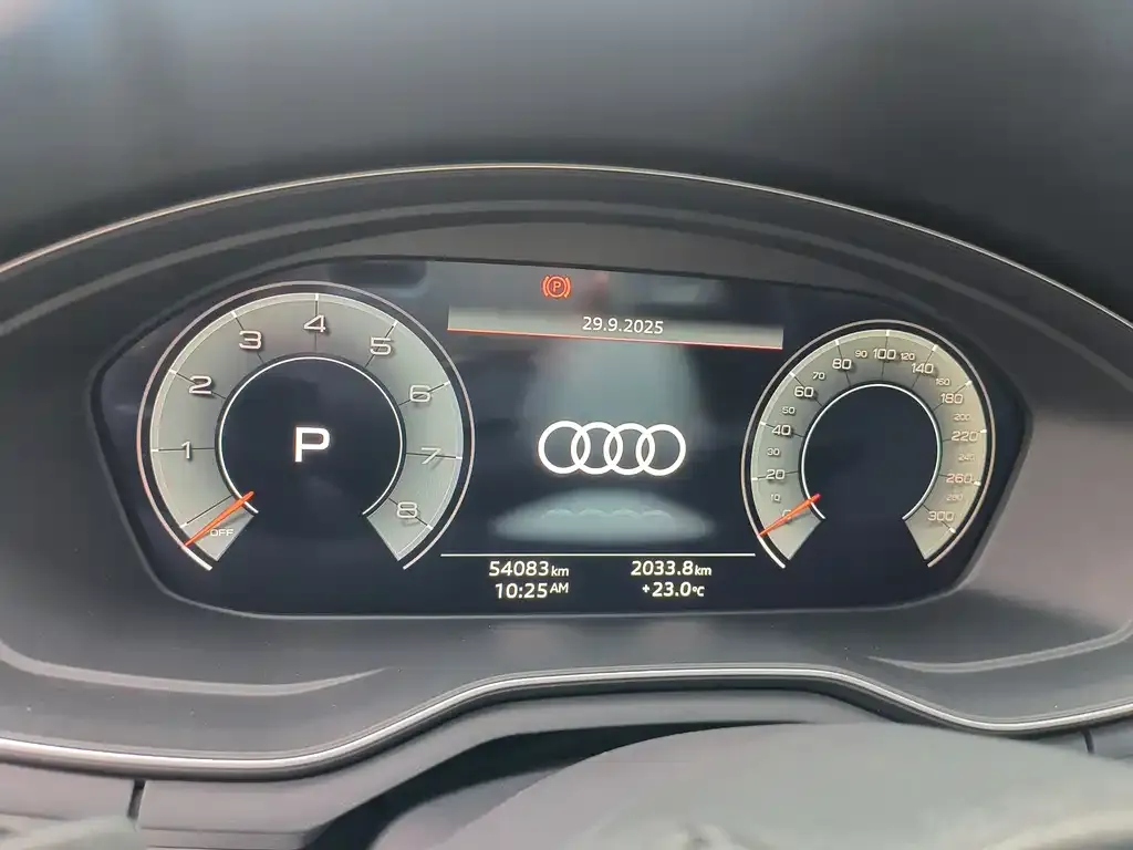Audi A4L 2021 из CN, фото 9