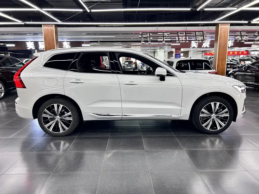 Volvo XC60 PHEV 2023 из CN, фото 3