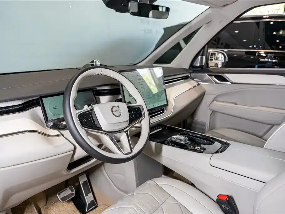 Volvo EM90 2024 из CN, фото 6