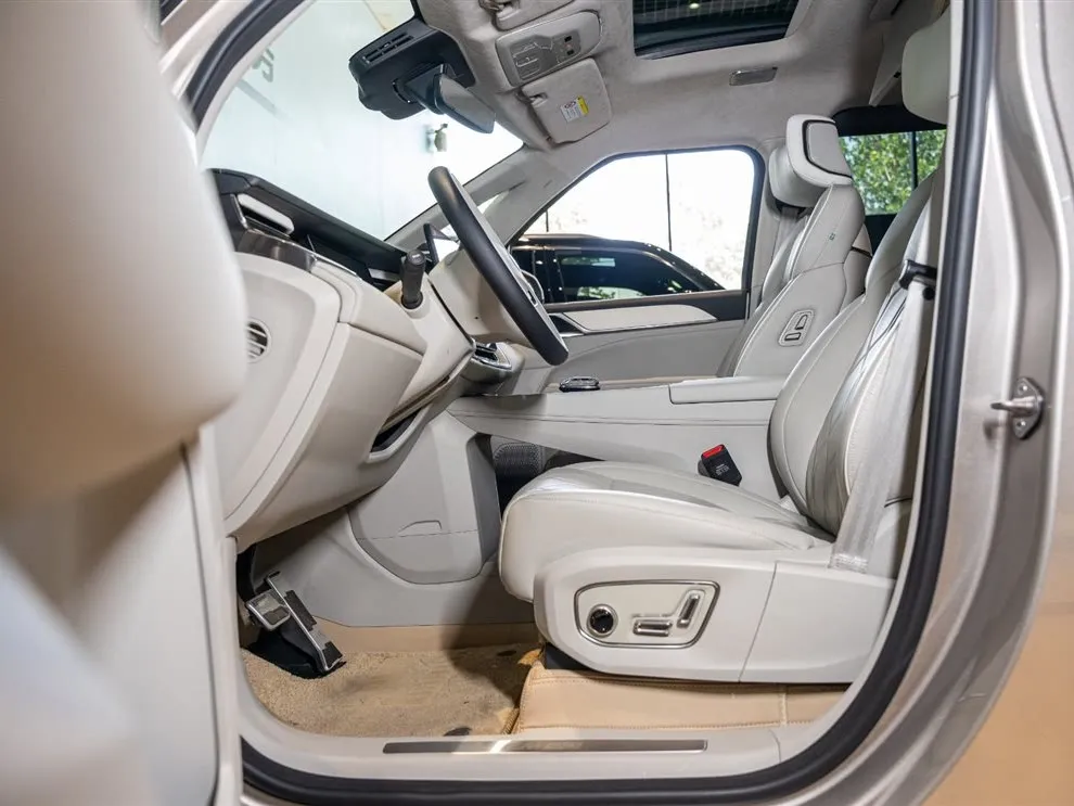 Volvo EM90 2024 из CN, фото 7