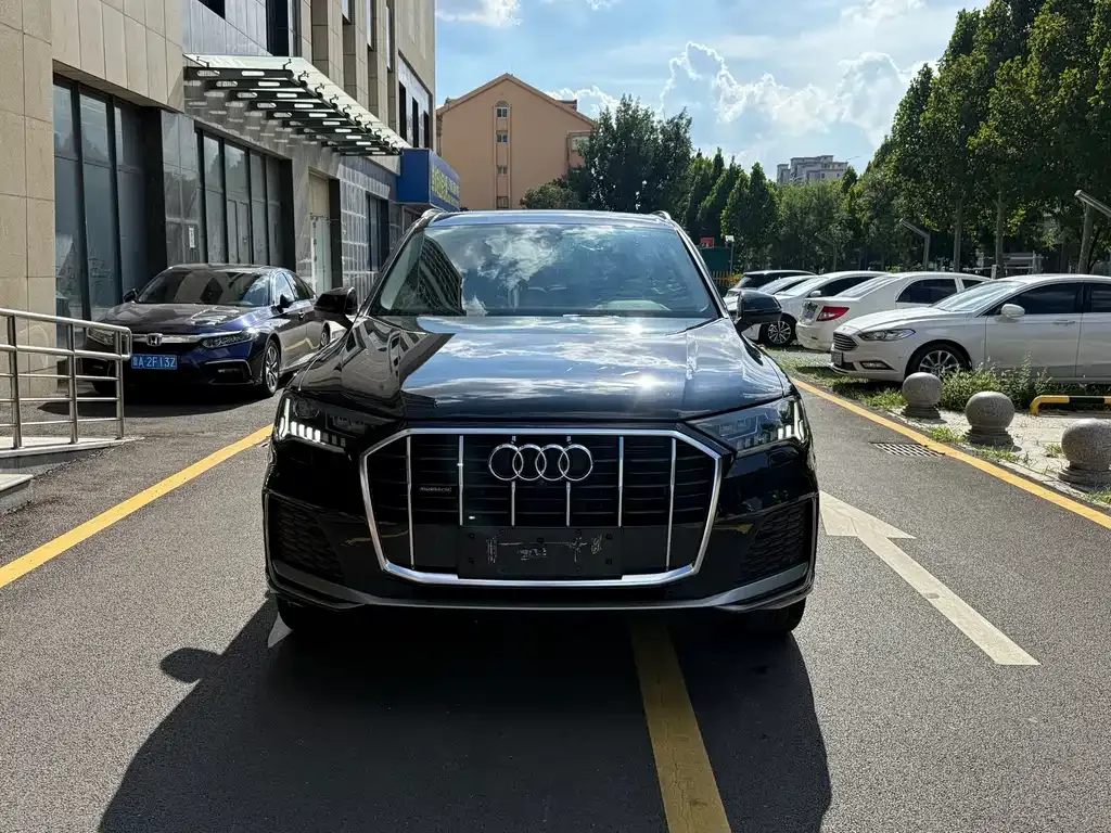 Audi Q7 2021 из CN, фото 2