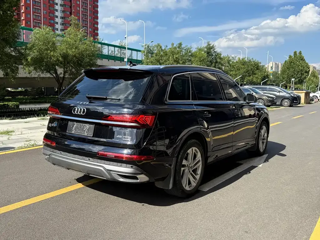 Audi Q7 2021 из CN, фото 4