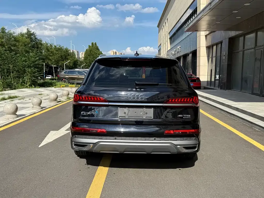 Audi Q7 2021 из CN, фото 5