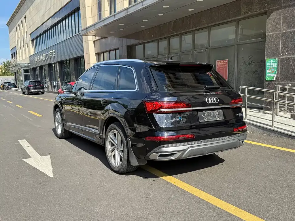 Audi Q7 2021 из CN, фото 6