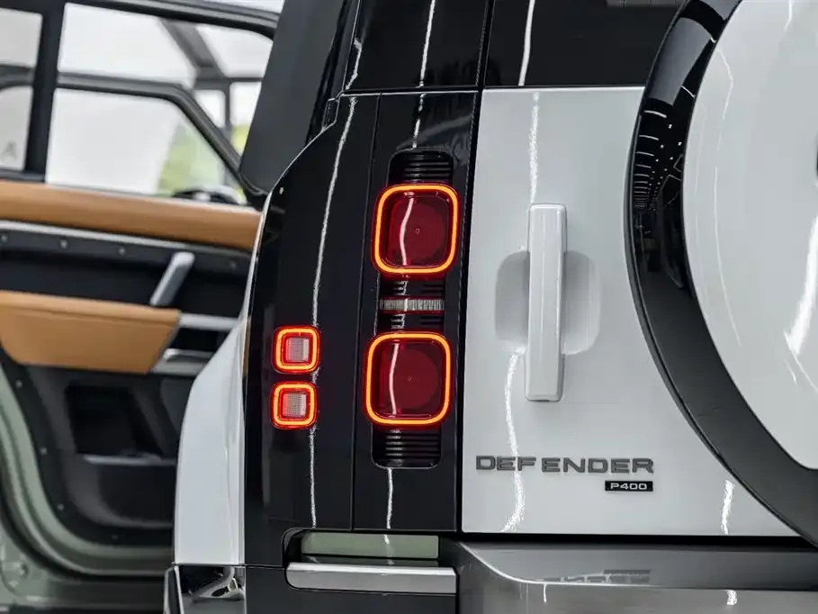 Land Rover Defender — фото 10
