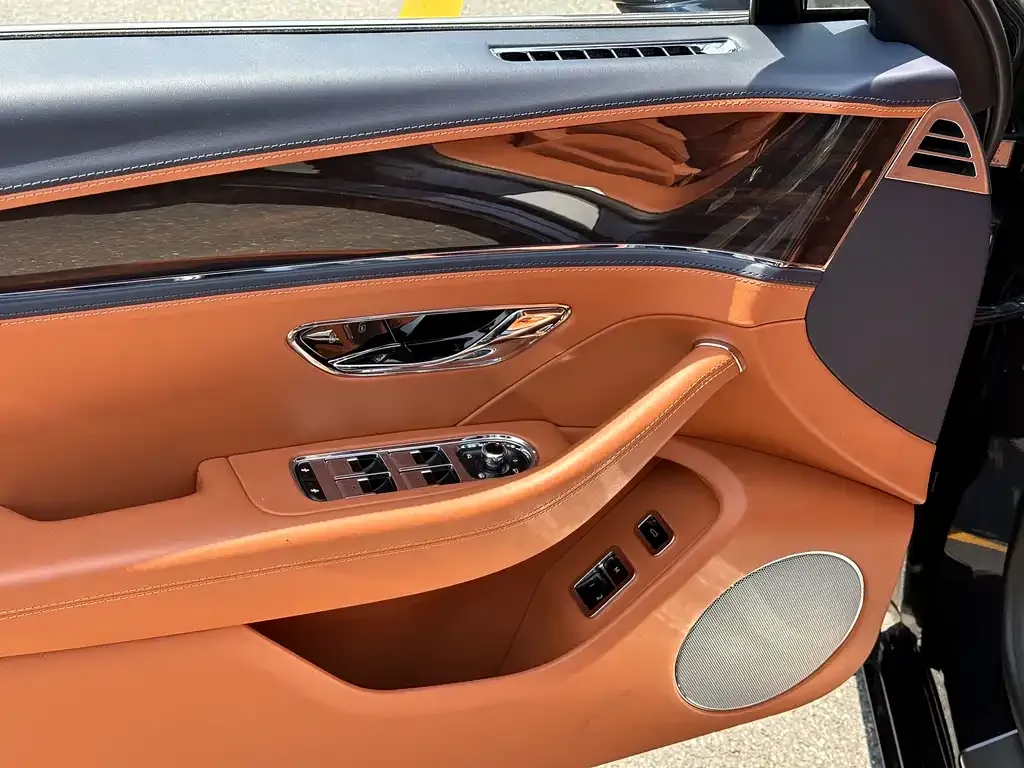 Bentley Flying Spur 2022 из CN, фото 8