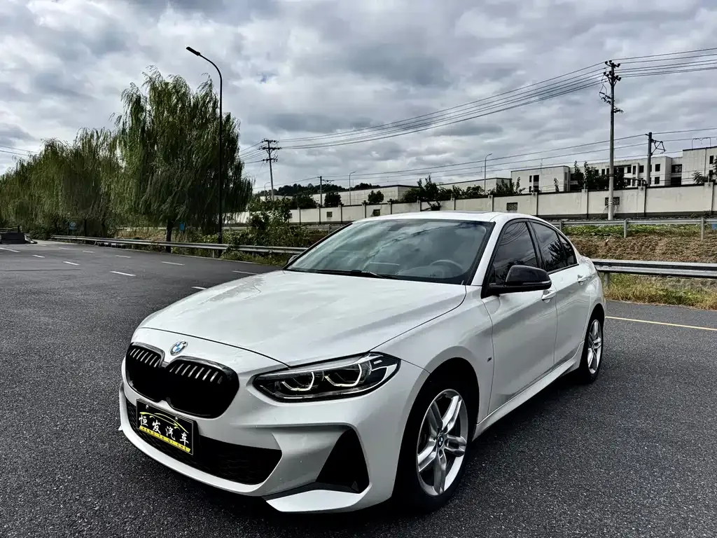 BMW 1 Series 2022 из CN, фото 1
