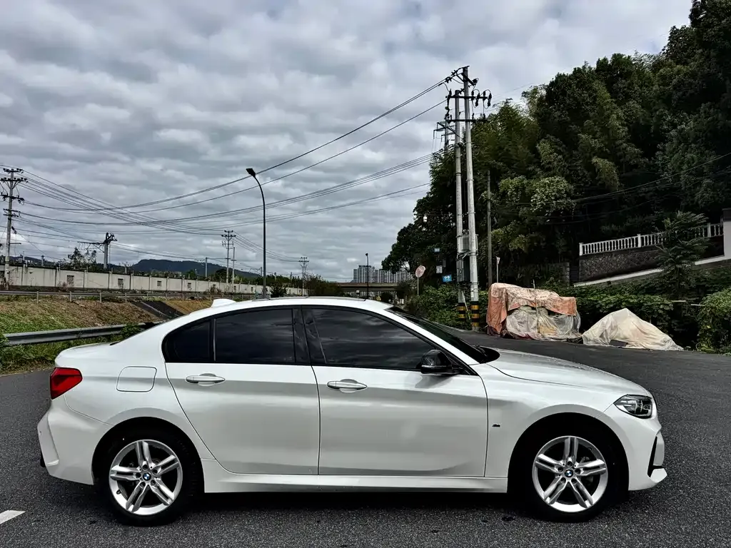 BMW 1 Series 2022 из CN, фото 4