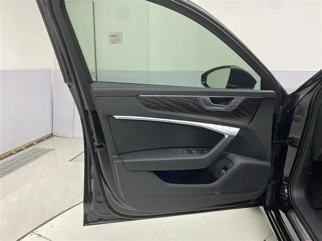 Audi A6L 2024 из CN, фото 7