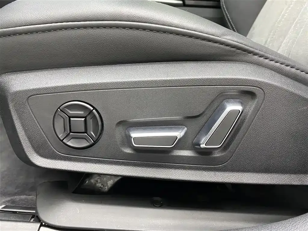 Audi A6L 2024 из CN, фото 9