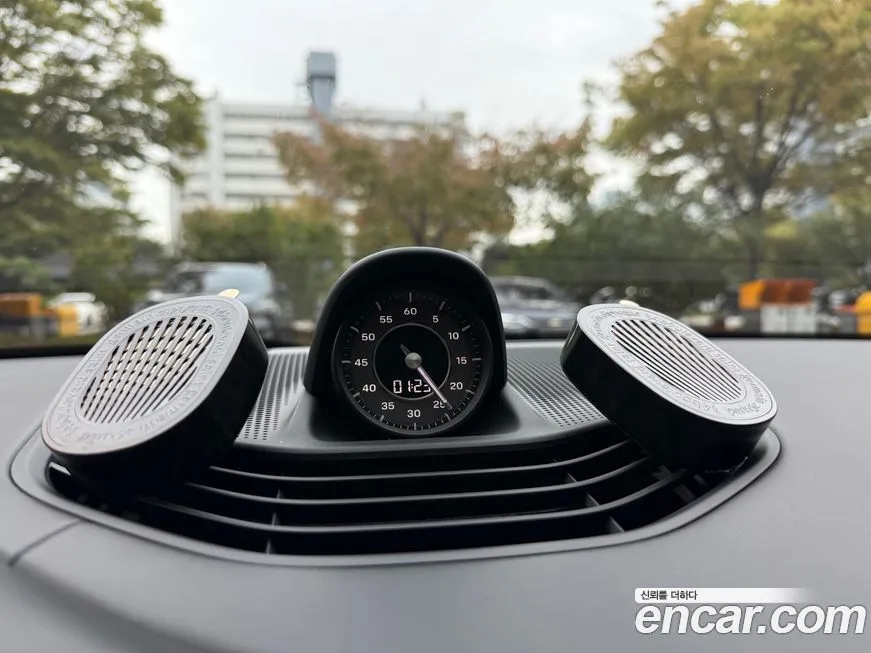 Porsche Taycan 2021 из KR, фото 9